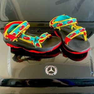 8c Teva sandals